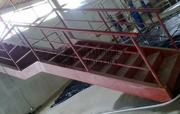 Escadas e Passarelas