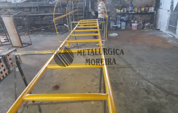 Escadas e Passarelas