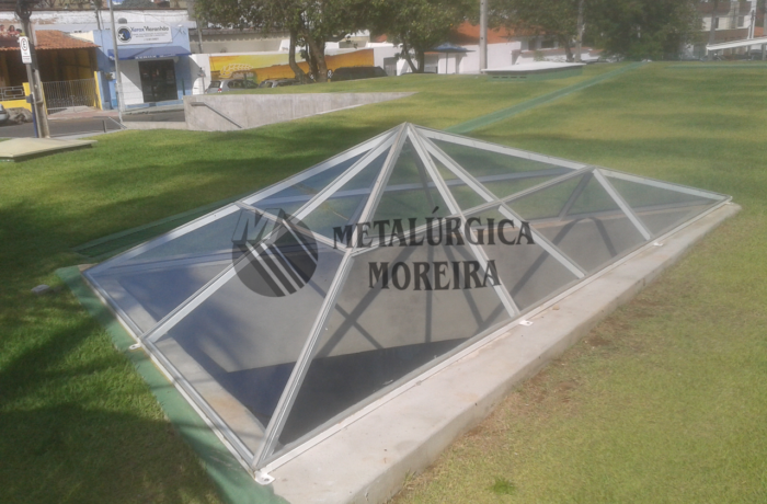Estruturas metálicas e cobertas