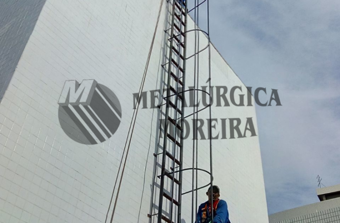 Escadas e passarelas